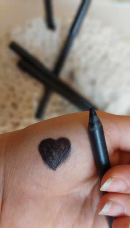 مداد چشم گیاهی